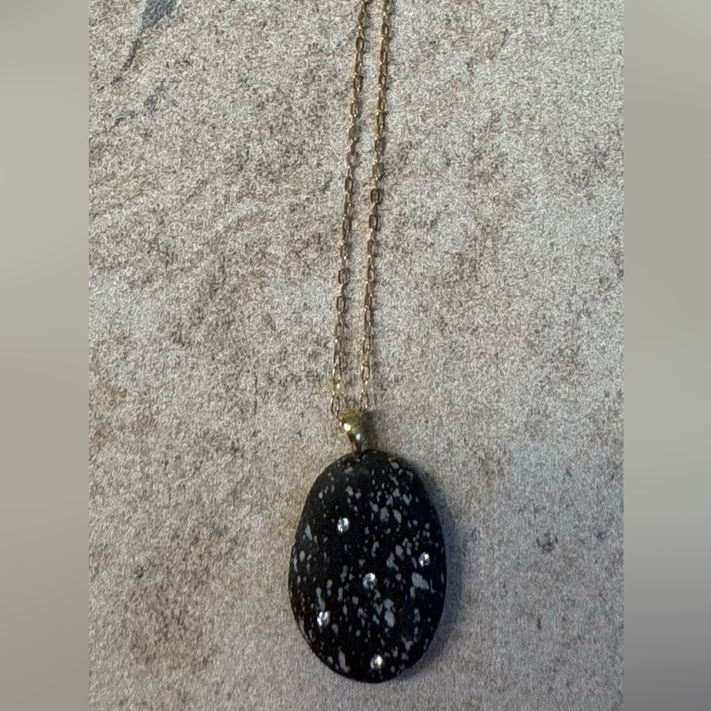 EUC CVC Stones Necklace with 5 Diamonds Set in Beautiful Black and White Stone - Picture 2 of 8